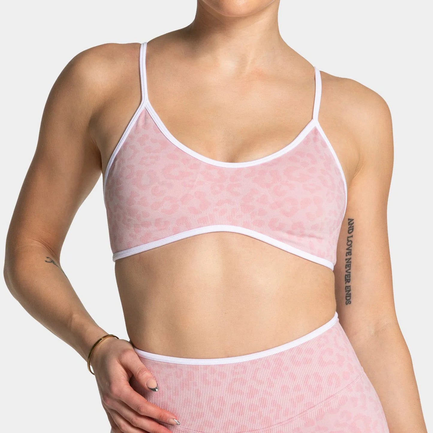 Women Seamless Tank Top Yoga Bra Hollow Breathable Sports Underwear Gym Fitness Top Yoga Vest Female Sexy Running Yoga Underwear
