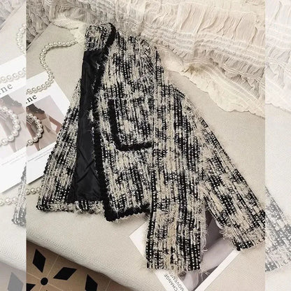 2025 New Contrast Patchwork Coat Woman High-End Fashion V-Neck Short Outwear Ladies Korean Chic Temperament Design Tweed Jacket