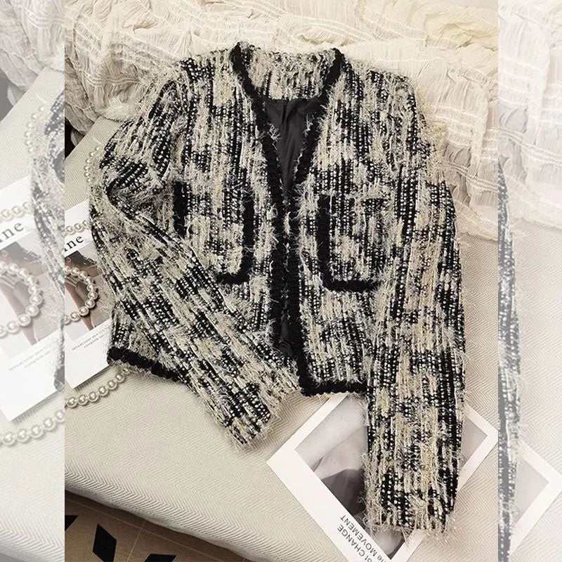 2025 New Contrast Patchwork Coat Woman High-End Fashion V-Neck Short Outwear Ladies Korean Chic Temperament Design Tweed Jacket