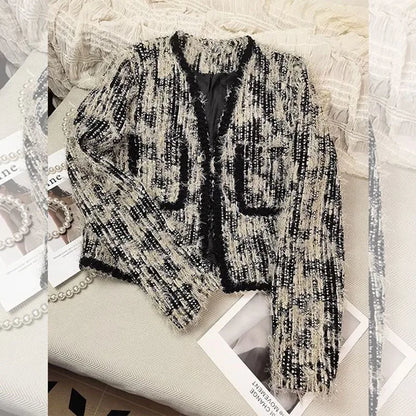 2025 New Contrast Patchwork Coat Woman High-End Fashion V-Neck Short Outwear Ladies Korean Chic Temperament Design Tweed Jacket