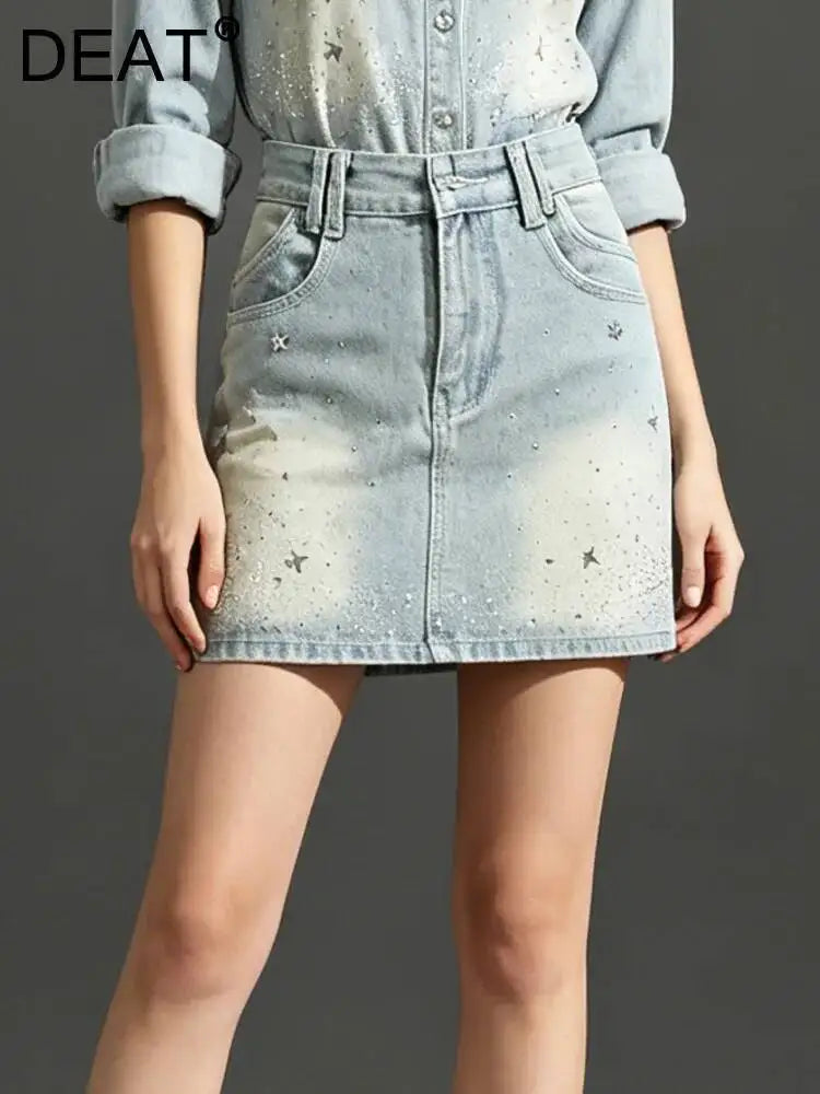 DEAT Fashion Star Rhinestone Denim Mini Skirt Women's High Waist Light Blue Gradient Wash Skirts Summer New