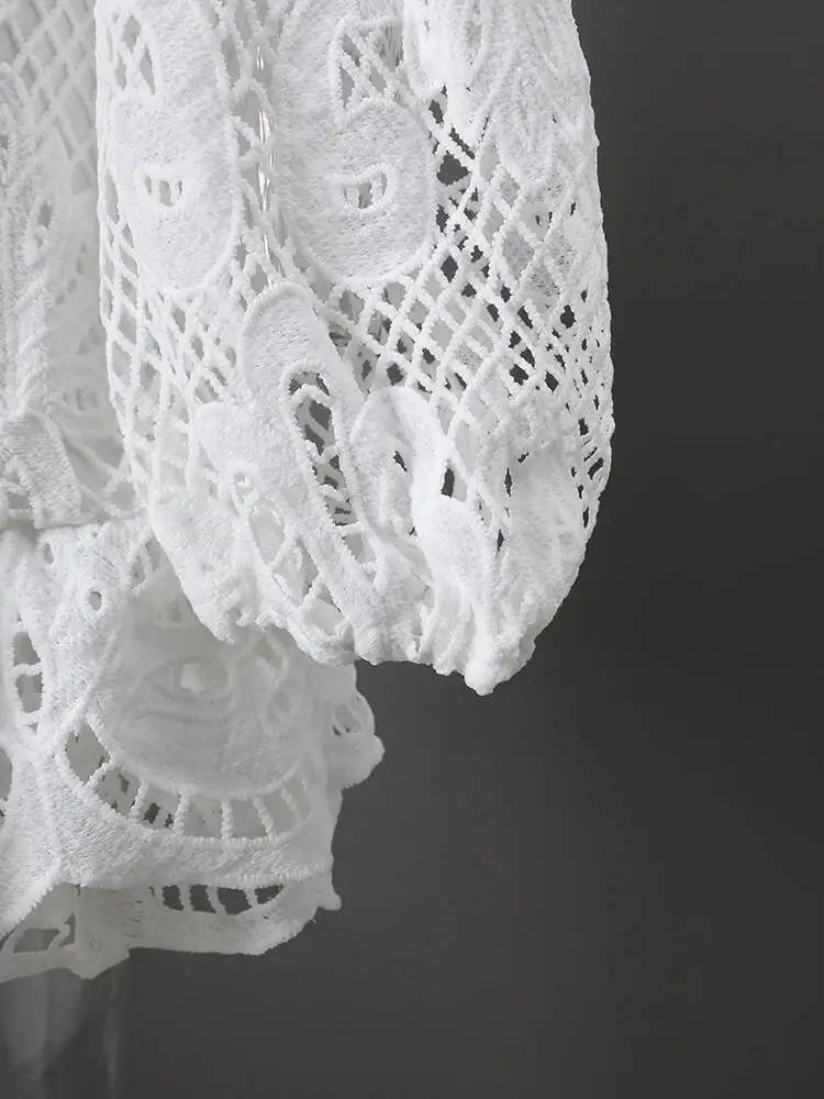 DEAT Fashion White Stand Collar Lantern Long Sleeve Water-soluble Lace Dress A-line Ruffle Hollow Party Mini Dresses Summer New